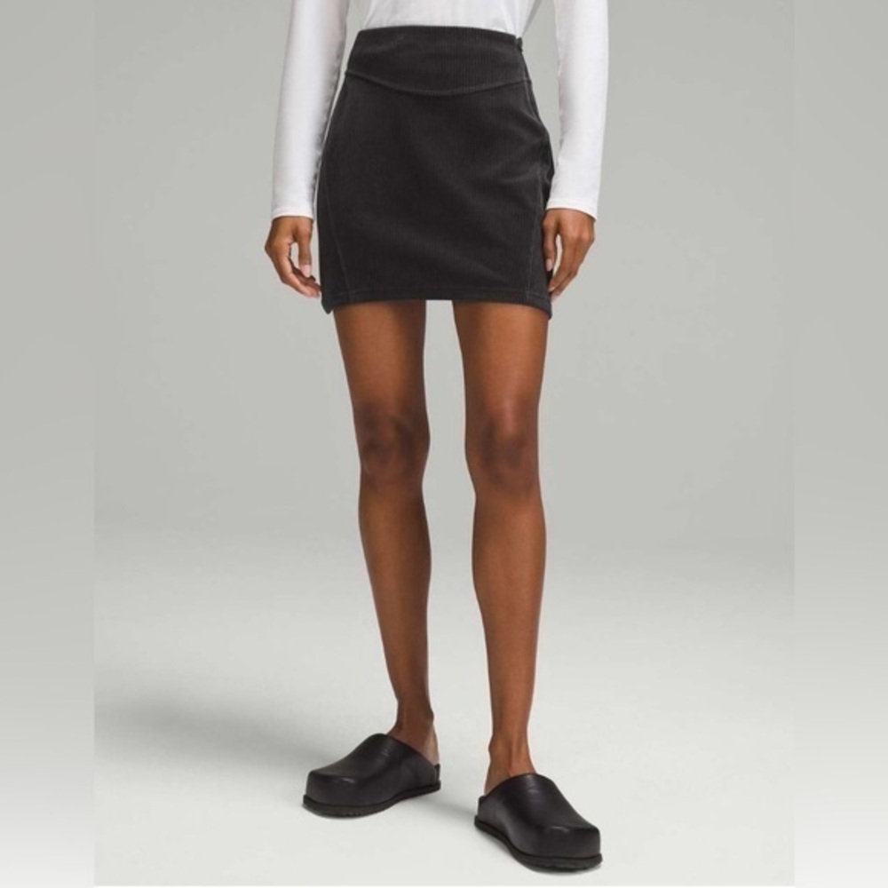 Lululemon Scuba Mid-Rise Mini Skirt *Velvet Cord Size 6